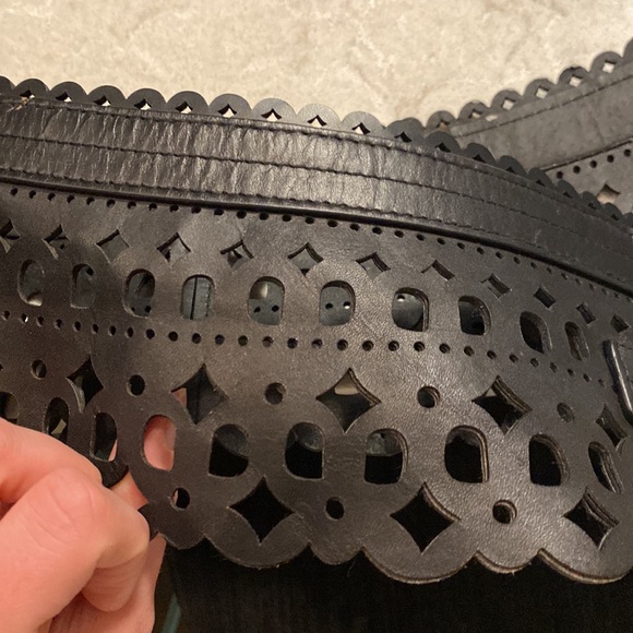 BCBG Maxaazria laser cut lace Very rare belt - Picture 8 of 8